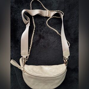 VICI Jenny Faux Leather Crossbody Bag 


Never Used